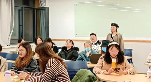 图4 小组代表发言 图4 小组代表发言